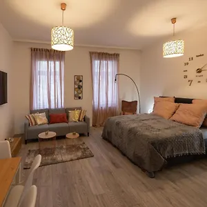 The By Radiant Apartamento